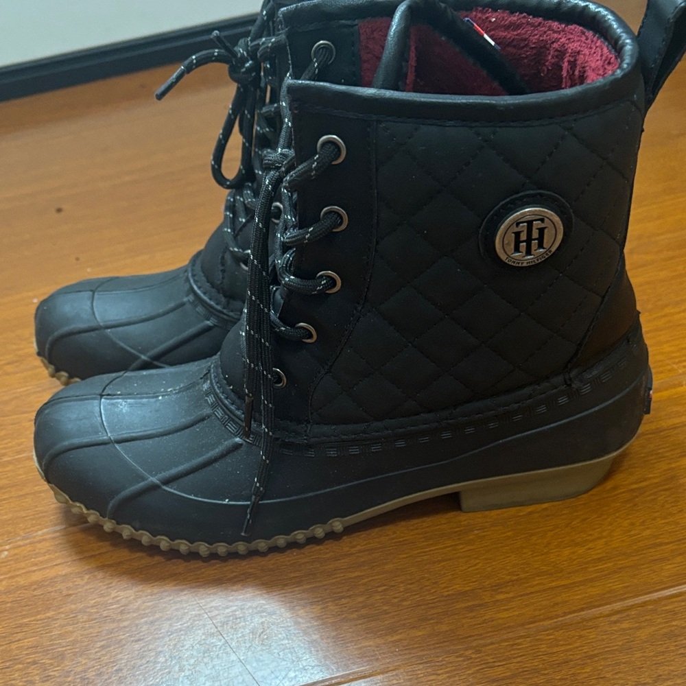Tommy Hilfiger Black Quilted Winter Boots - Picture 4 of 11